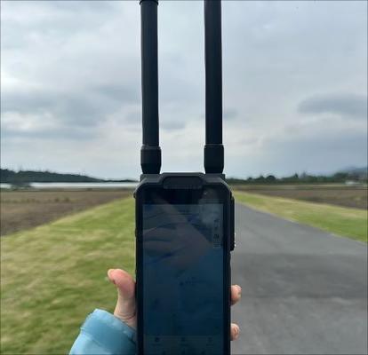 Système anti-drone portable/tenu en main détectant 10 drones simultanément dans un rayon de 3 km - Bandes de fréquences de communication principales